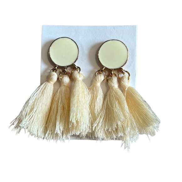 IMCT Cream Fringed Triple Tassel Earrings Gold Tone Pierced Cottage Bohemian NWT - Picture 2 of 4